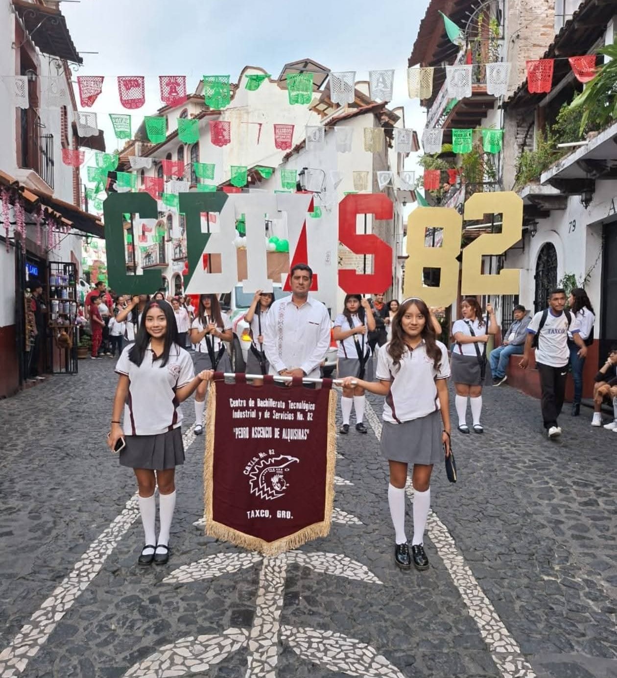 Participación estudiantil en desfiles
